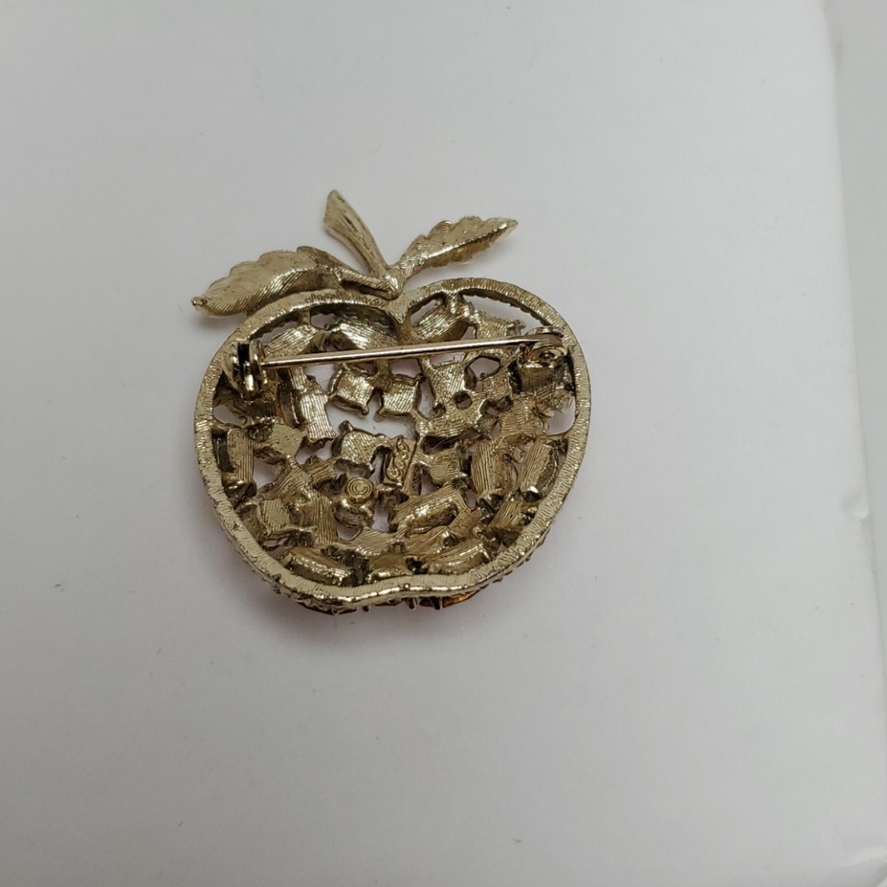 Pink apple pin - Picture 4 of 4